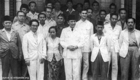 Sự kiện Madiun Affair, cuộc nổi dậy cộng sản chống lại chính phủ Indonesia năm 1948 và vai trò của Tan Malaka, nhà tư tưởng cộng sản