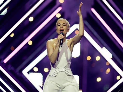 Eurovision Song Contest 2018: Chuyến phiêu lưu âm nhạc đầy bất ngờ và tiếng cười sảng khoái của SuRie